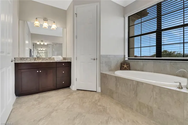Main Bath Ensuite upstairs