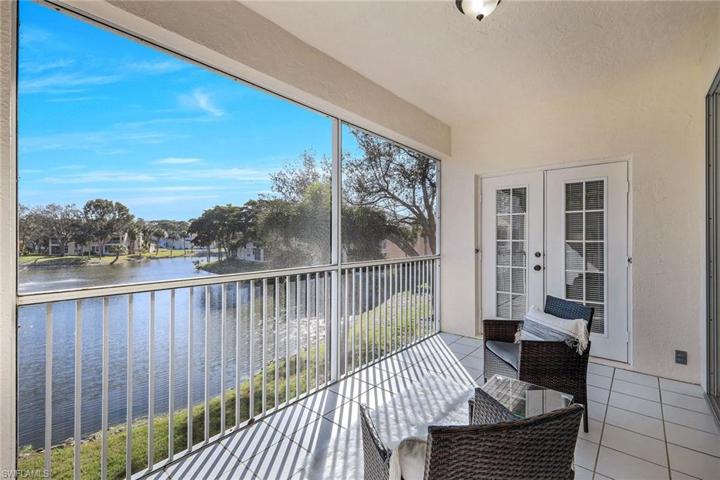 Enjoy the Beautiful Lake and peaceful fountain views