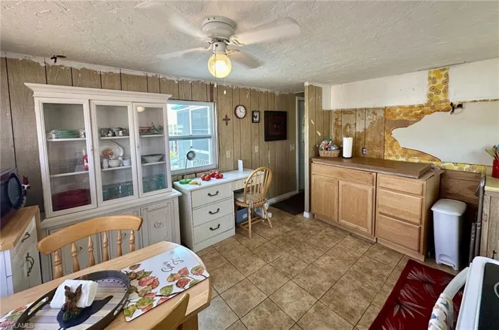 807  Homefolks  ST, North Fort Myers, FL 33917