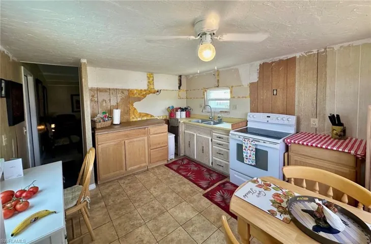 Eat-in kitchen