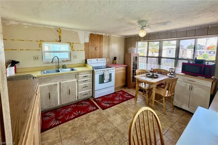 807  Homefolks  ST, North Fort Myers, FL 33917
