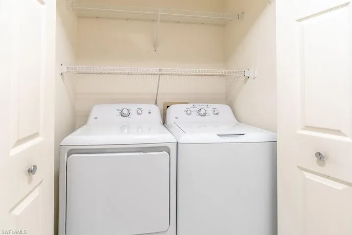 Washroom with independent washer and dryer