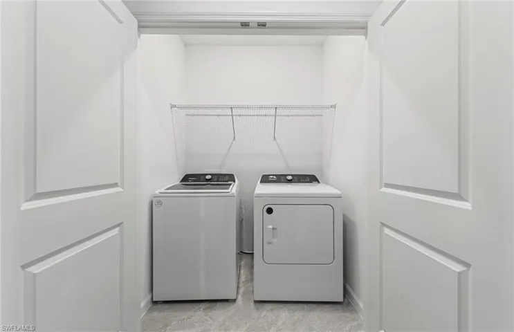 Interior photos are of a staged model home. Illustration purposes only. Options may vary.