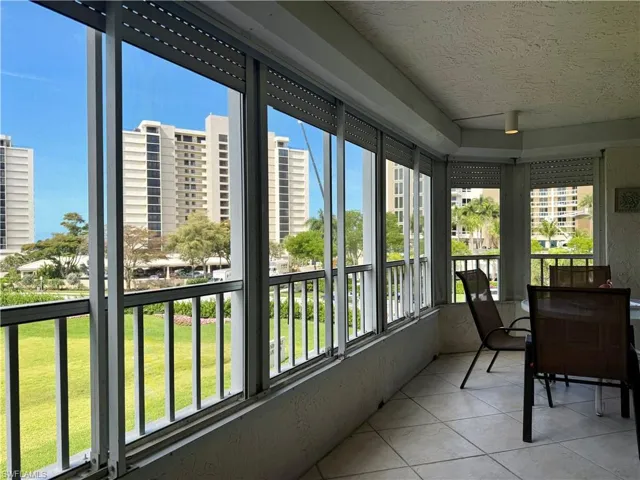 11118  Gulf Shore  DR, Naples, FL 34108