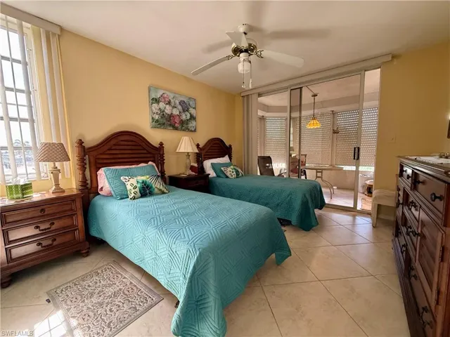 11118  Gulf Shore  DR, Naples, FL 34108