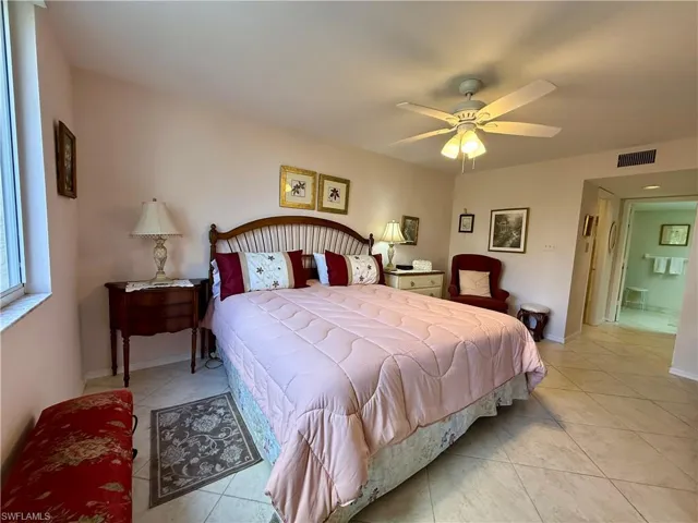11118  Gulf Shore  DR, Naples, FL 34108