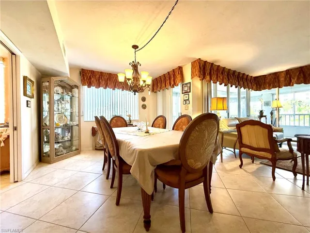 11118  Gulf Shore  DR, Naples, FL 34108