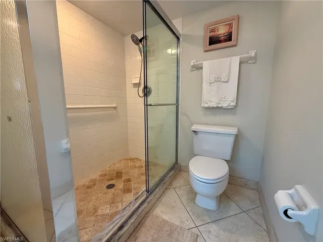 11118  Gulf Shore  DR, Naples, FL 34108
