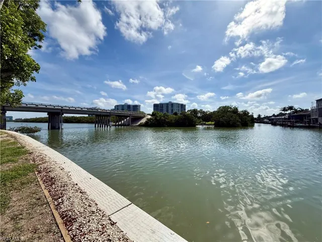 11118  Gulf Shore  DR, Naples, FL 34108