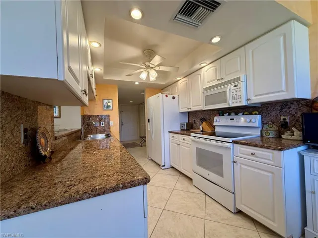 11118  Gulf Shore  DR, Naples, FL 34108