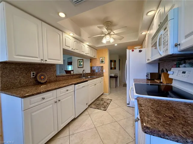 11118  Gulf Shore  DR, Naples, FL 34108