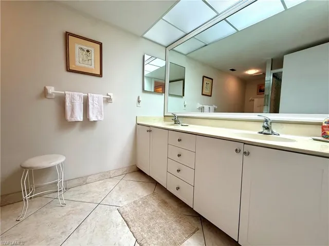11118  Gulf Shore  DR, Naples, FL 34108