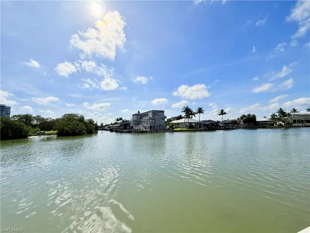11118  Gulf Shore  DR, Naples, FL 34108