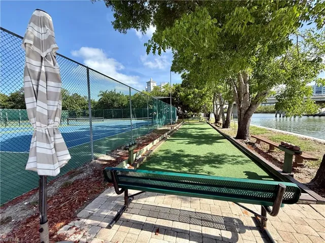 11118  Gulf Shore  DR, Naples, FL 34108