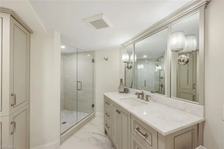 En-suite guest bathroom on first level with Ruffino cabinetry.