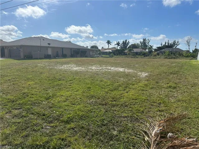 300 SE 20th ST, CAPE CORAL FL 33990
