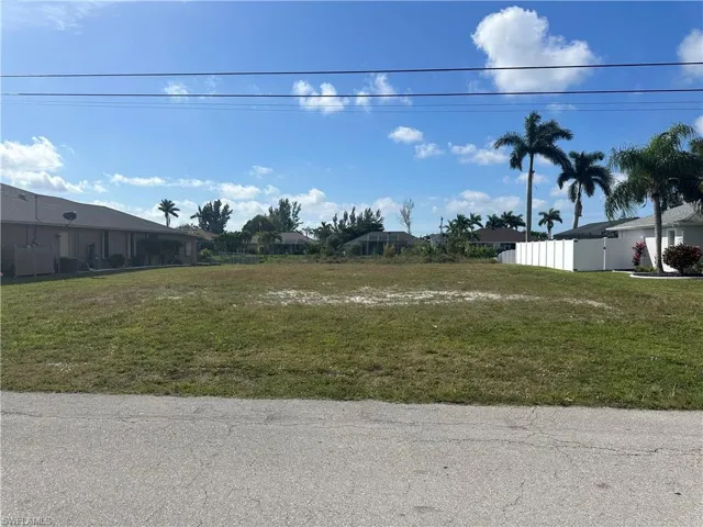 300 SE 20th ST, CAPE CORAL FL 33990