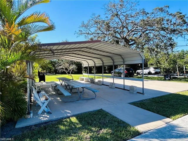857 Manatee Rd, Naples, Florida 34114