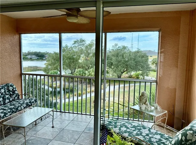 Lanai / solarium featuring a water view