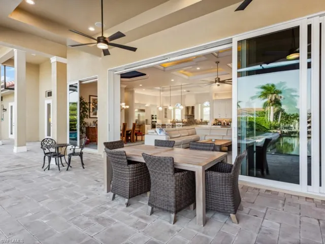Oversized panoramic screened-in lanai
