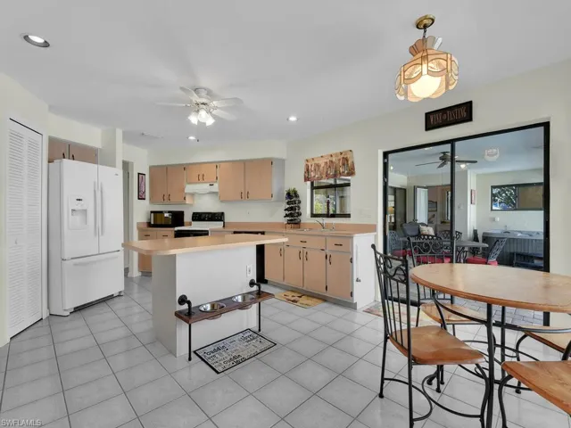 Kitchen & Breakfast Nook