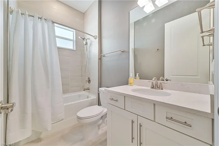 13699  Blue Bay  CIR, Fort Myers, FL 33913