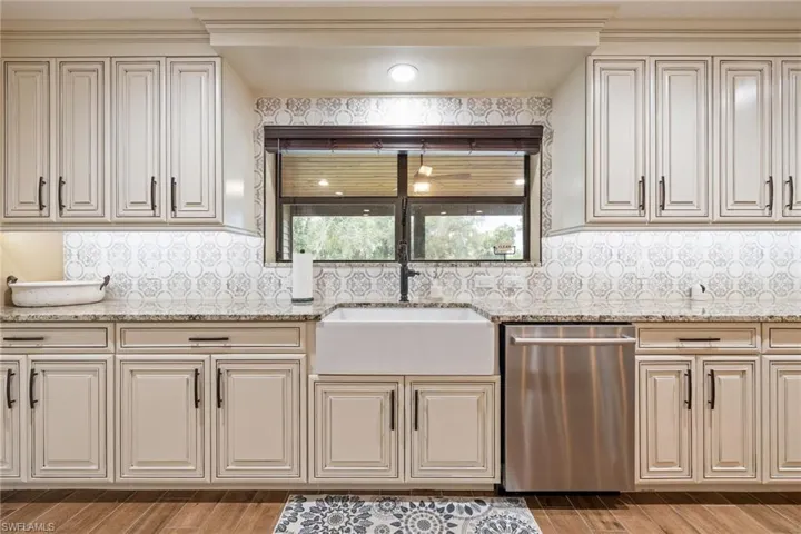 Kitchen featuring farmhouse sink