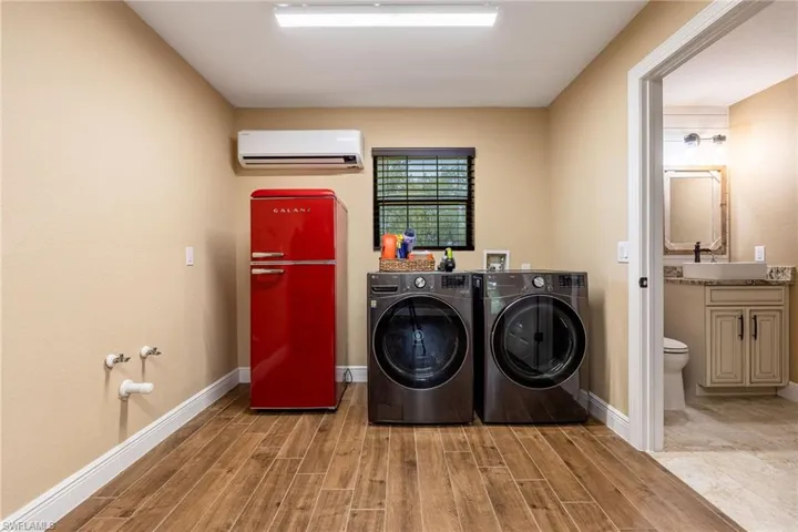 Washroom guest/pool bath