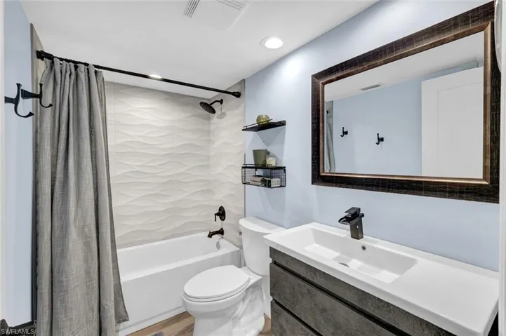 Full Guest Bath with Shower/Tub Combination