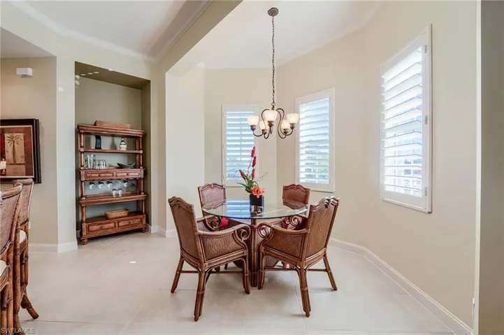 Bayed Window Dining Area!