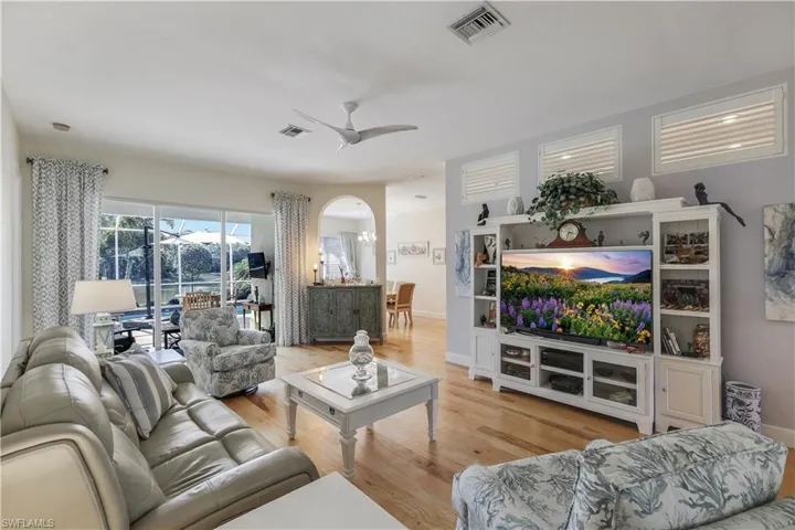 Spacious living room