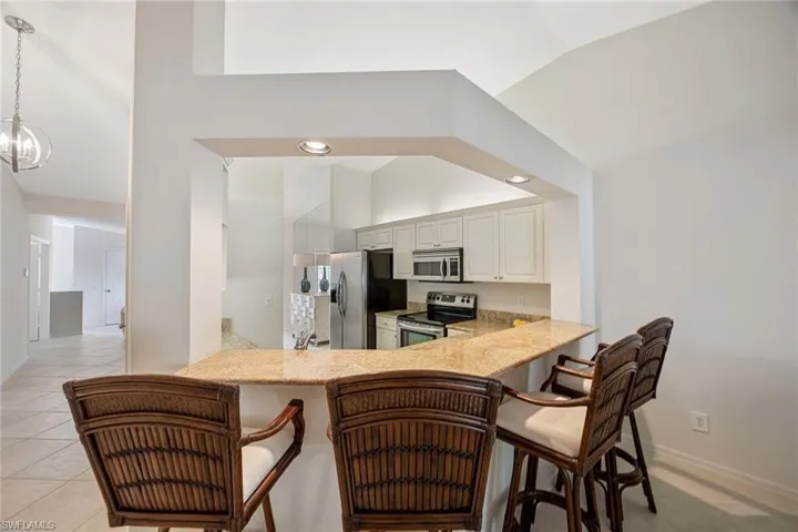 7070  Barrington  CIR, Naples, FL 34108