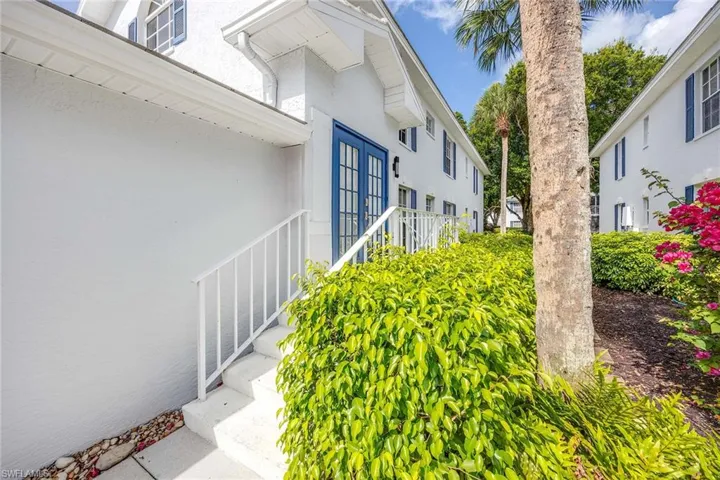 7070  Barrington  CIR, Naples, FL 34108