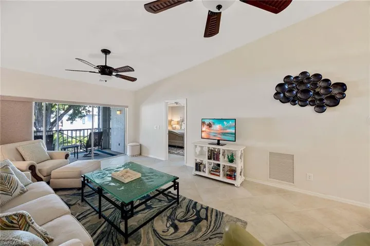 7070  Barrington  CIR, Naples, FL 34108