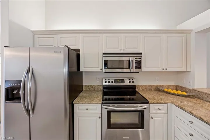 7070  Barrington  CIR, Naples, FL 34108