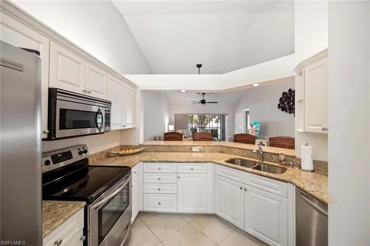 7070  Barrington  CIR, Naples, FL 34108