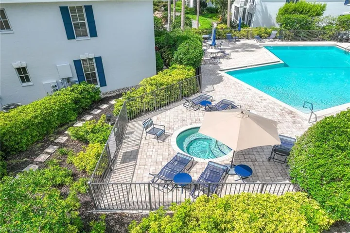 7070  Barrington  CIR, Naples, FL 34108