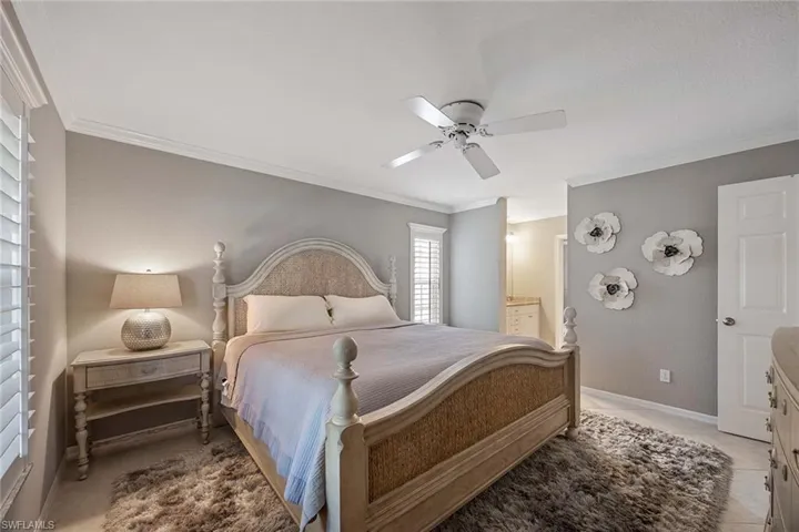 7070  Barrington  CIR, Naples, FL 34108