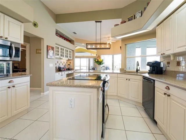 11941  Princess Grace  CT, Cape Coral, FL 33991