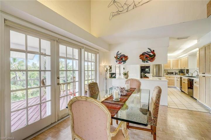 Dining to Kitchen