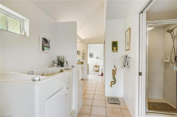 Separate Tub/Shower