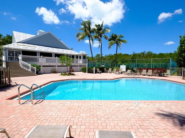 Community Pool & Clubhouse