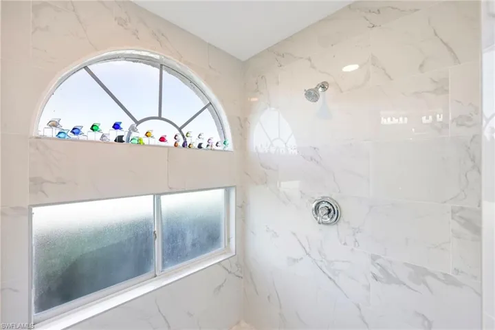 Gorgeous Shower overlooking the Lake