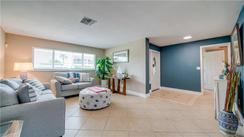 Living room & Foyer