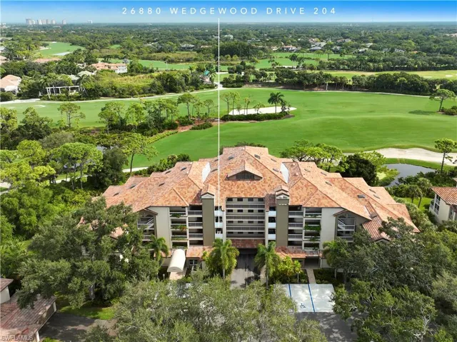 Wedgewood is conveniently located, very near the South entrance of Bonita Bay.  Walk to your favorite dining venues, the grocery store and specialty shops!