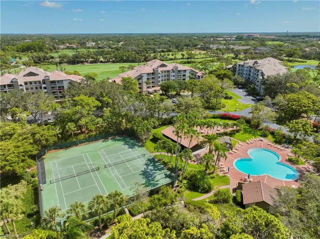 Aerial view of Wedgewood and its amenities.