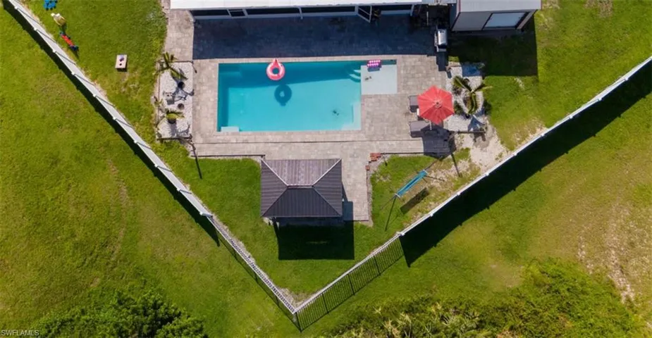 Birds eye view of property