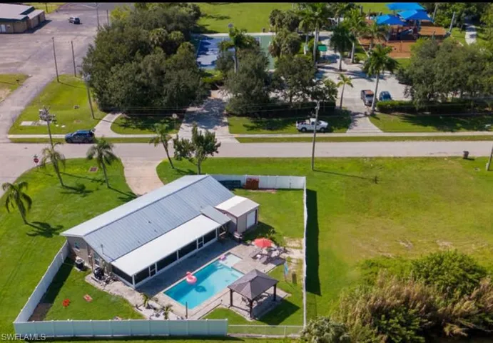 Birds eye view of property