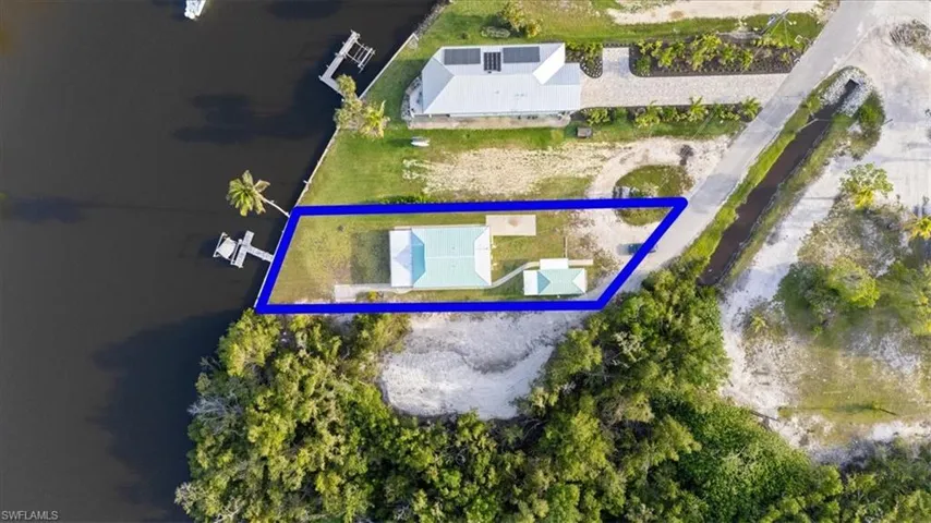 View from above of property featuring property parcel outlined-before demolition