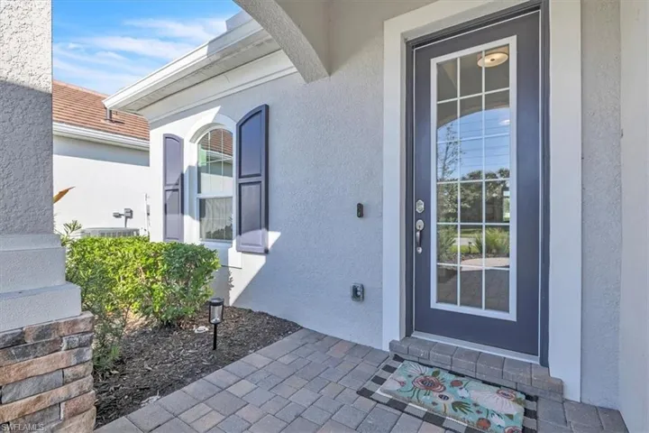 Doorway to property with stucco siding and a porch
